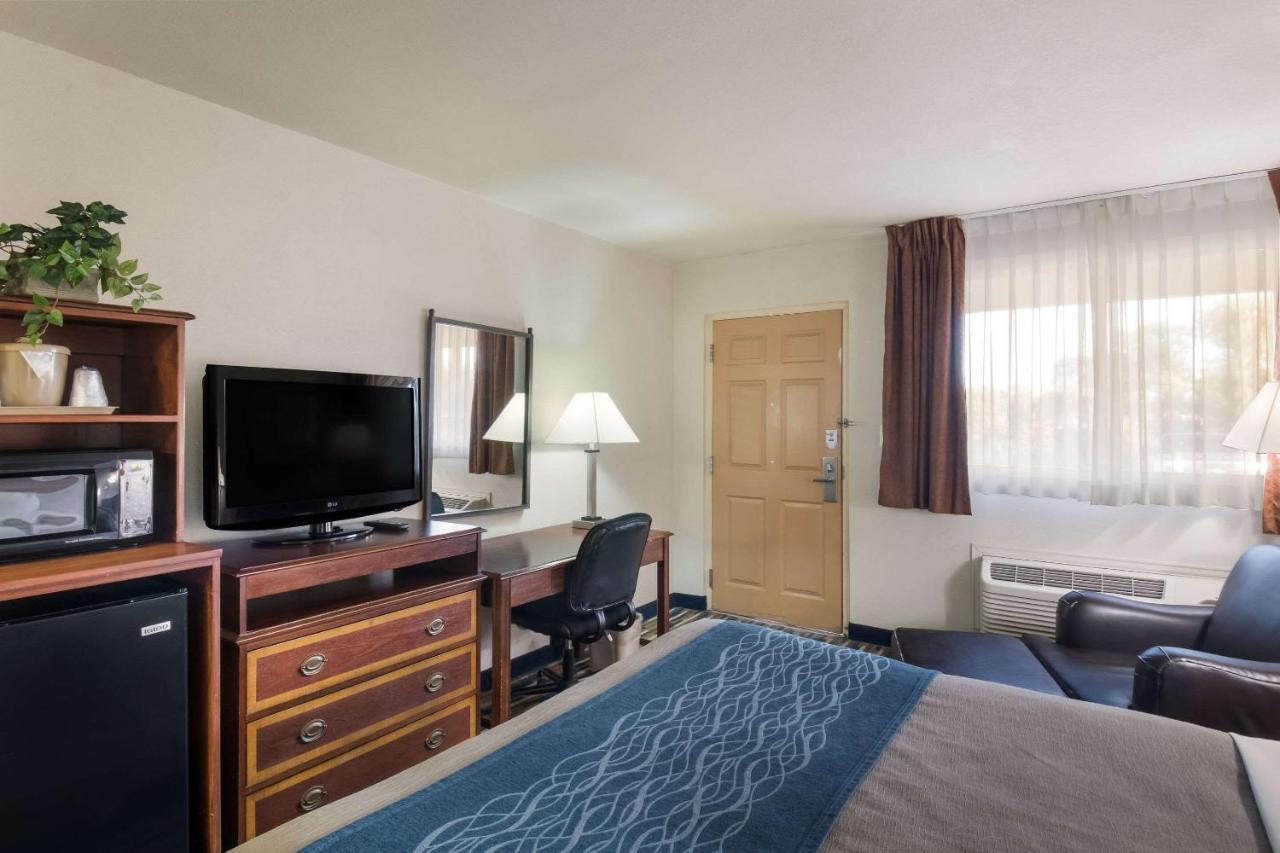 Rodeway Inn Форт Морган Екстериор снимка