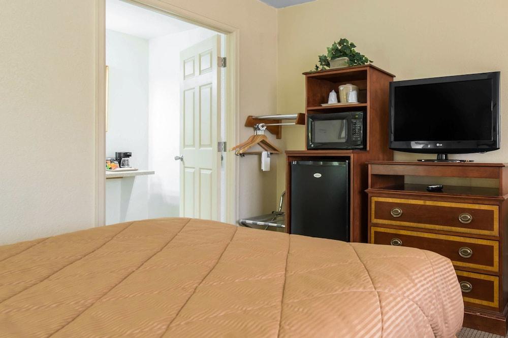Rodeway Inn Форт Морган Екстериор снимка